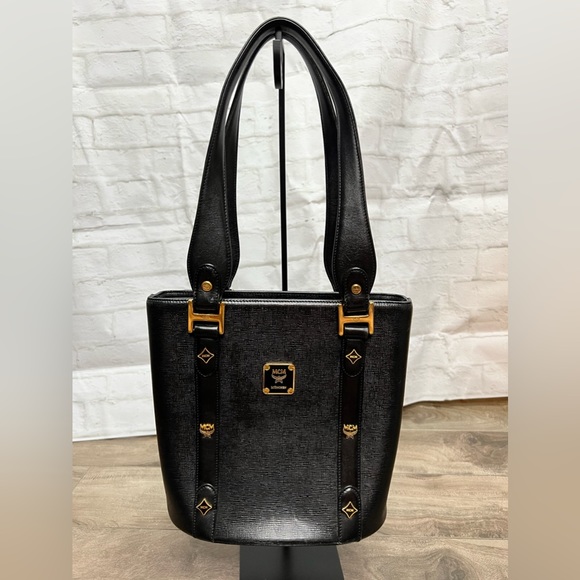 ❤️RARE❤️ MCM Authentic Bucket Bag with small purse inside - Picture 2 of 11